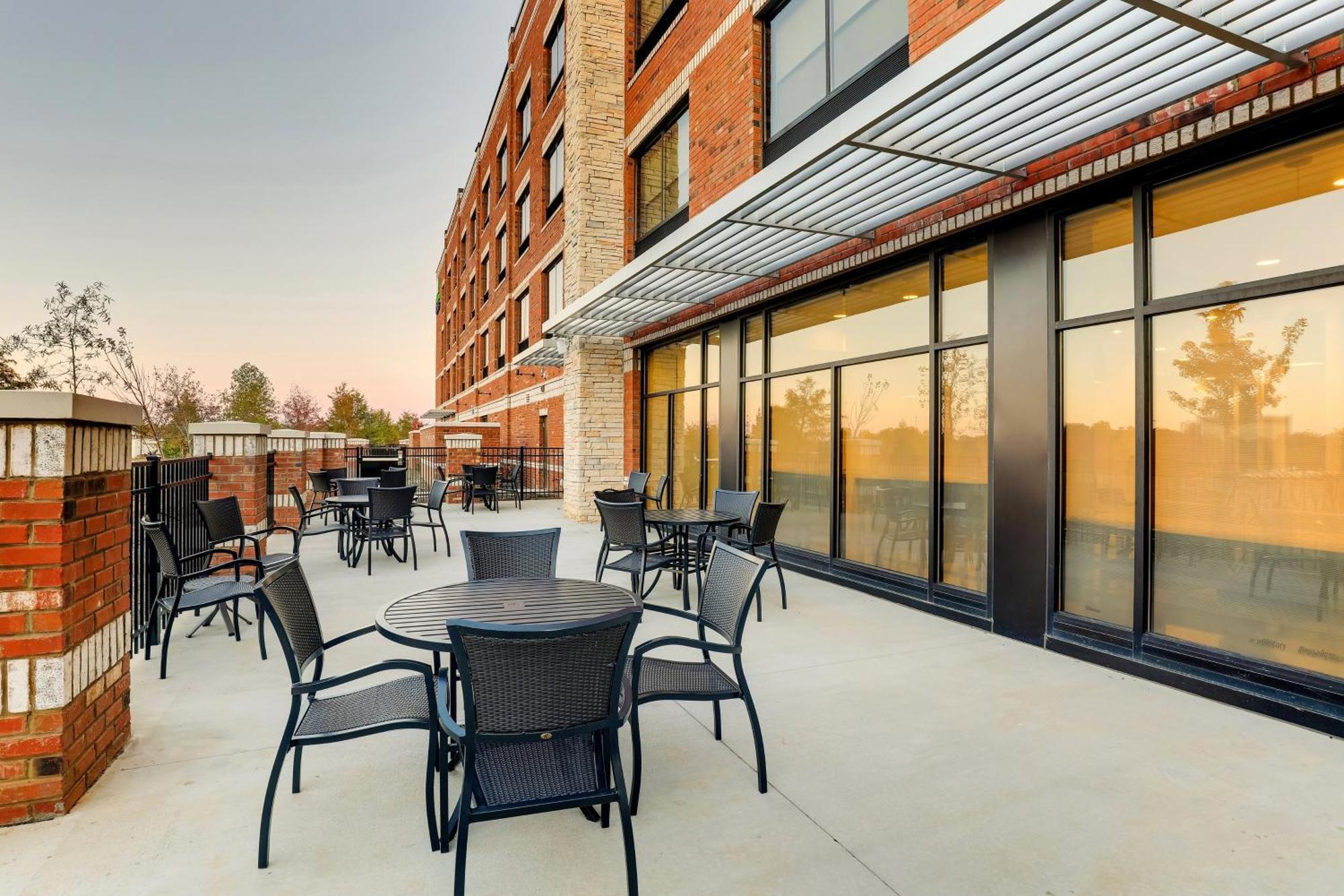 Holiday Inn Express Holly Springs - Raleigh Area By Ihg Eksteriør bilde